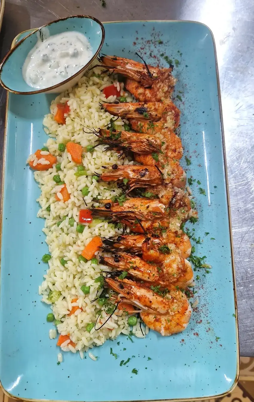 Gegrillte Garnelen mit Gemüsereis